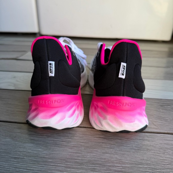 New Balance Running Fresh Foam Roav Women’s sneakers in white/pink - Picture 5 of 8